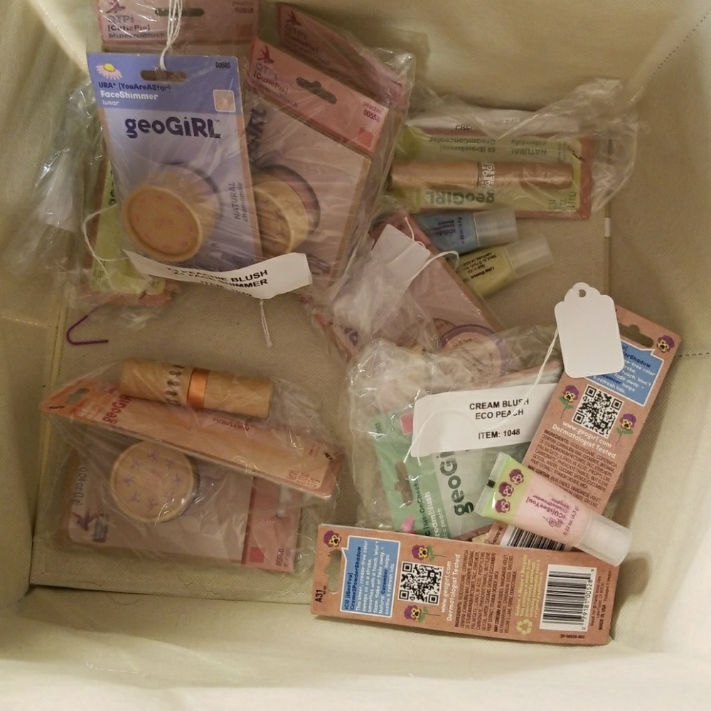 New geo girl makeup bundle.